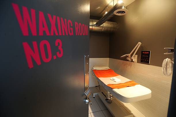 Salon leg waxing